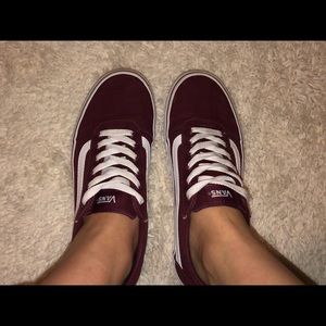 Women’s low top maroon vans